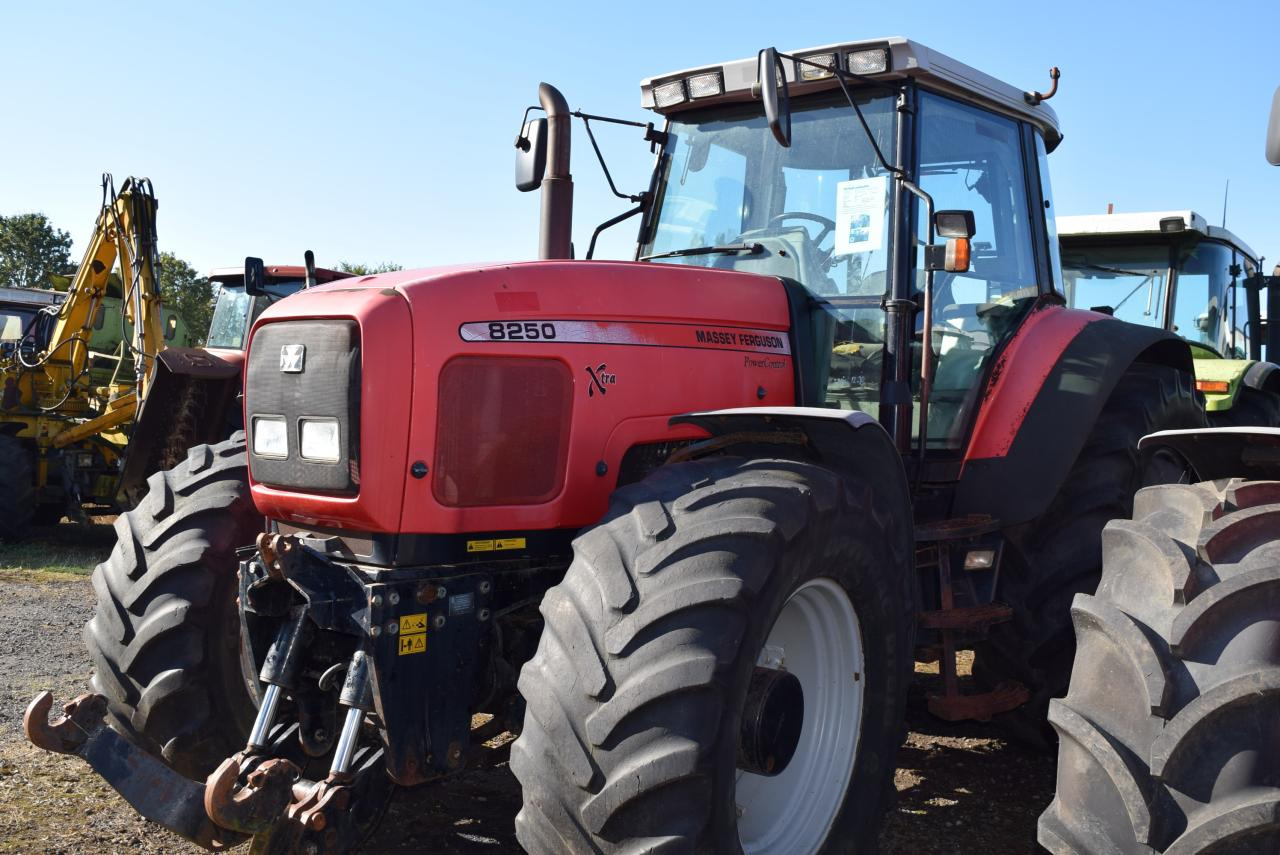 Massey Ferguson MF 8250 - Трактор: фото 1 Massey Ferguson MF 8250 - Трактор: фото 1