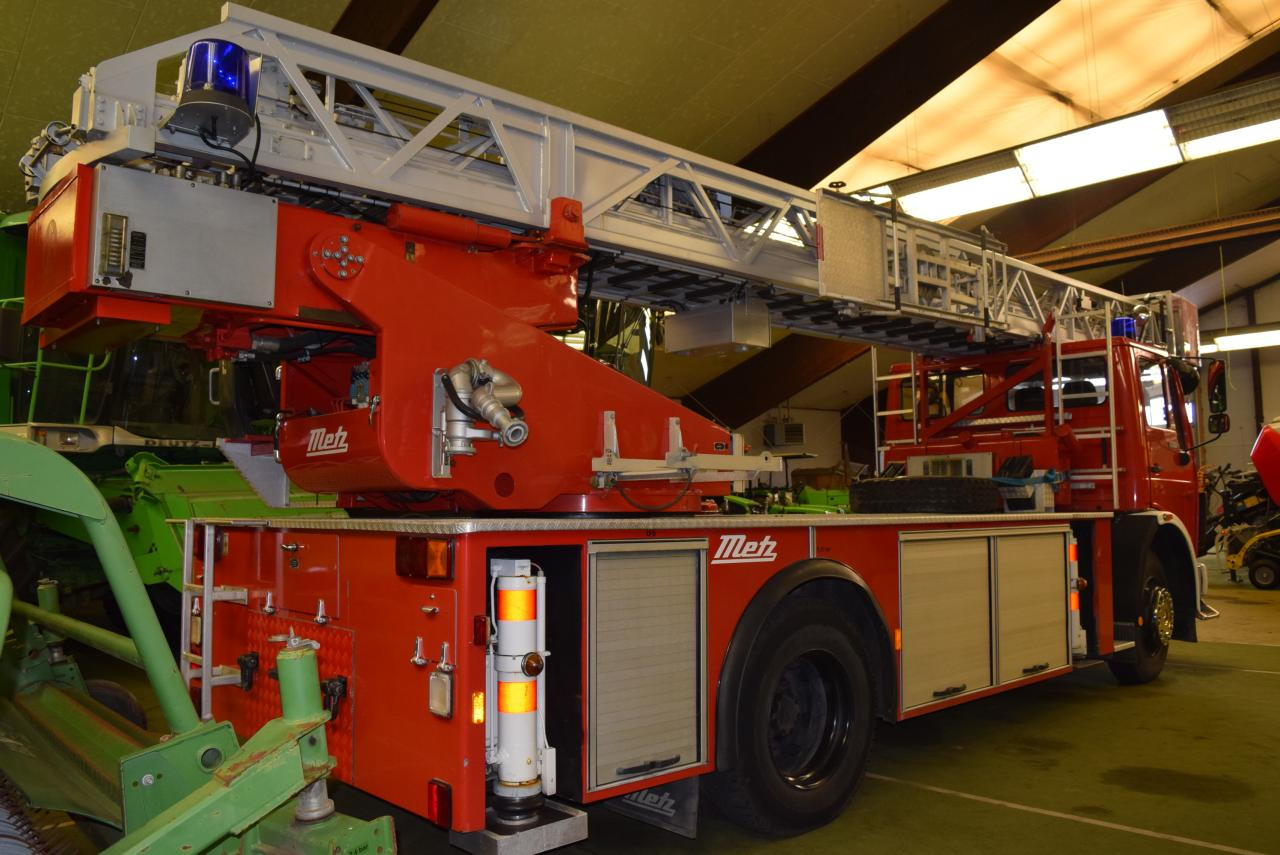 Mercedes-Benz 1422 F 4x2 DLK 23 12 Drehleiter - Крюковой мультилифт: фото 5 Mercedes-Benz 1422 F 4x2 DLK 23 12 Drehleiter - Крюковой мультилифт: фото 5