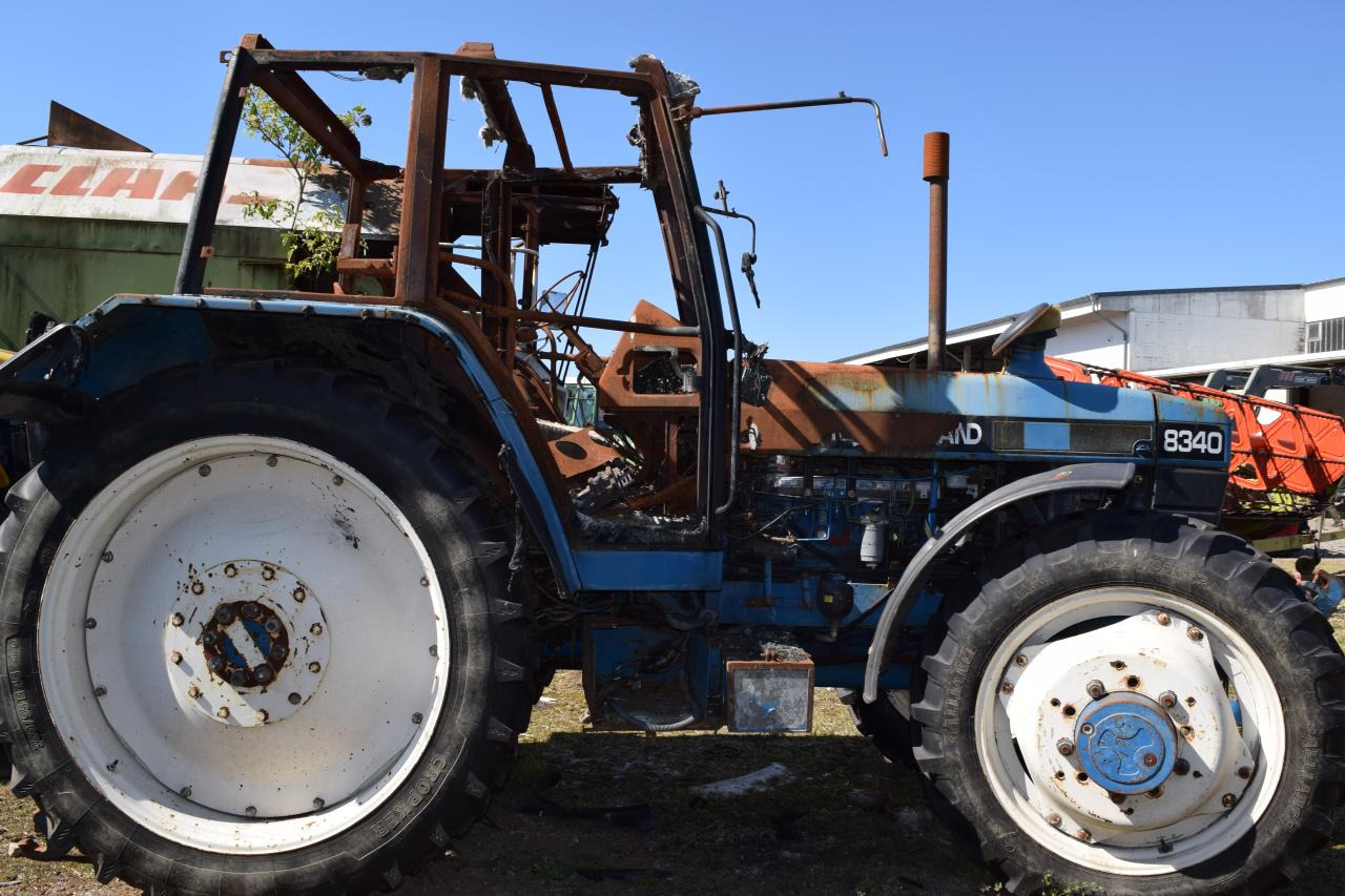 New Holland 8340 *zur Teileverwertung* - Трактор: фото 4 New Holland 8340 *zur Teileverwertung* - Трактор: фото 4