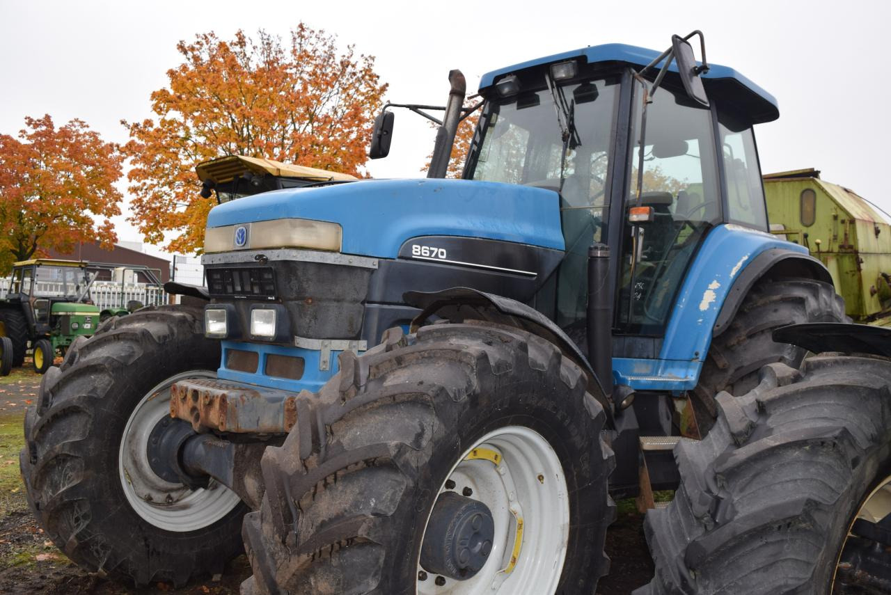 New Holland 8670 TA - Трактор: фото 1 New Holland 8670 TA - Трактор: фото 1