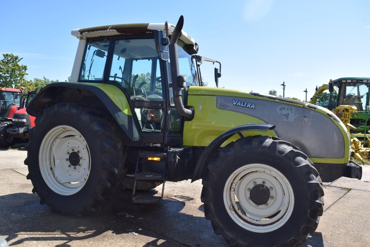 Valtra T120 - Трактор: фото 2 Valtra T120 - Трактор: фото 2