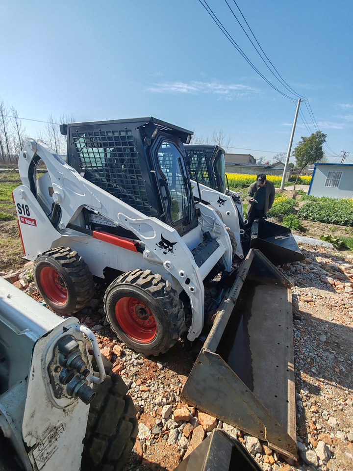 BOBCAT S18 - Мини-погрузчик с бортовым поворотом: фото 3 BOBCAT S18 - Мини-погрузчик с бортовым поворотом: фото 3
