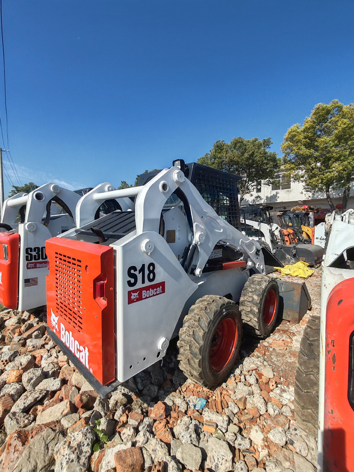 BOBCAT S18 - Мини-погрузчик с бортовым поворотом: фото 2 BOBCAT S18 - Мини-погрузчик с бортовым поворотом: фото 2