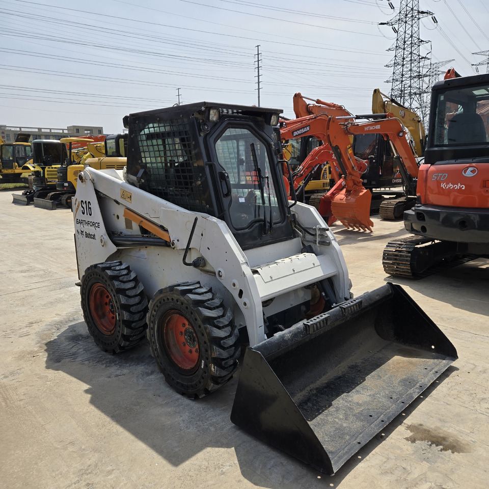 Bobcat S16 - Мини-погрузчик с бортовым поворотом: фото 4 Bobcat S16 - Мини-погрузчик с бортовым поворотом: фото 4