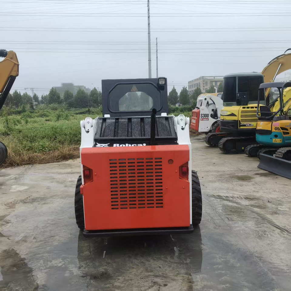 Bobcat S300 - Мини-погрузчик с бортовым поворотом: фото 3 Bobcat S300 - Мини-погрузчик с бортовым поворотом: фото 3