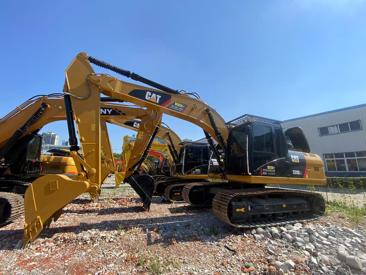 CAT 320D2L - Гусеничный экскаватор: фото 3 CAT 320D2L - Гусеничный экскаватор: фото 3