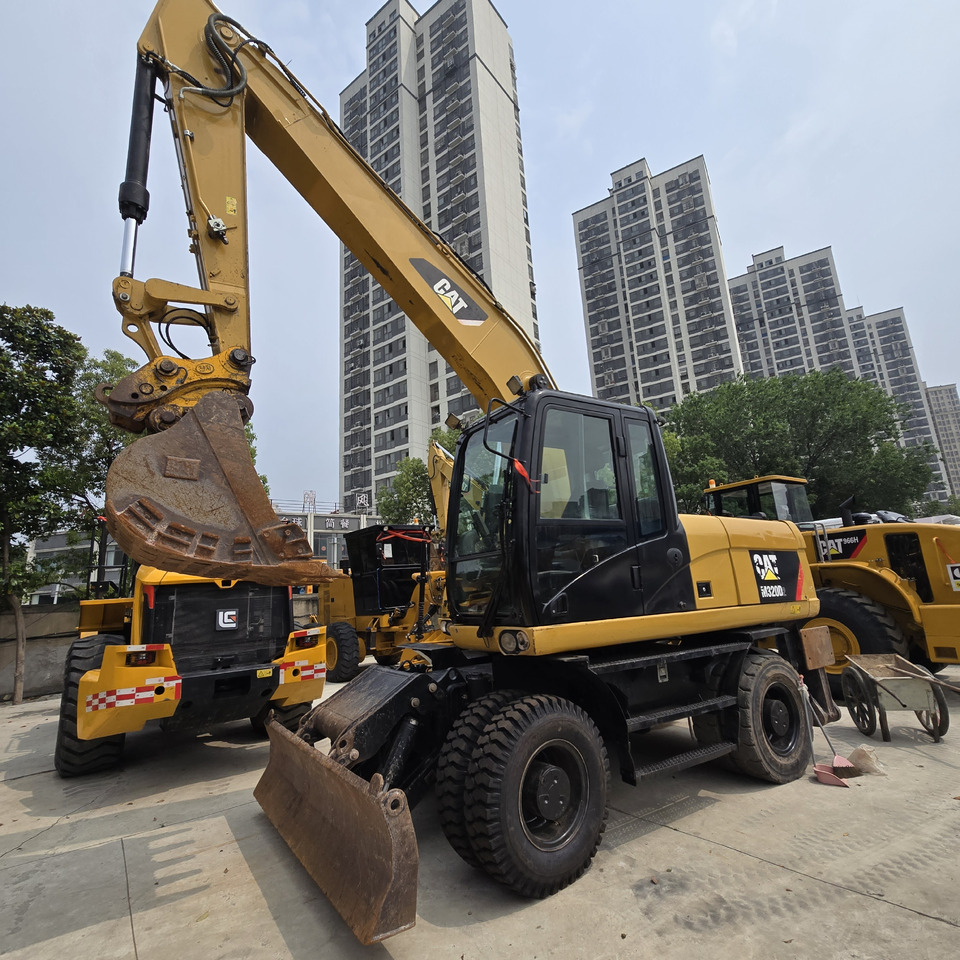 CAT M320D2 - Колёсный экскаватор: фото 1 CAT M320D2 - Колёсный экскаватор: фото 1