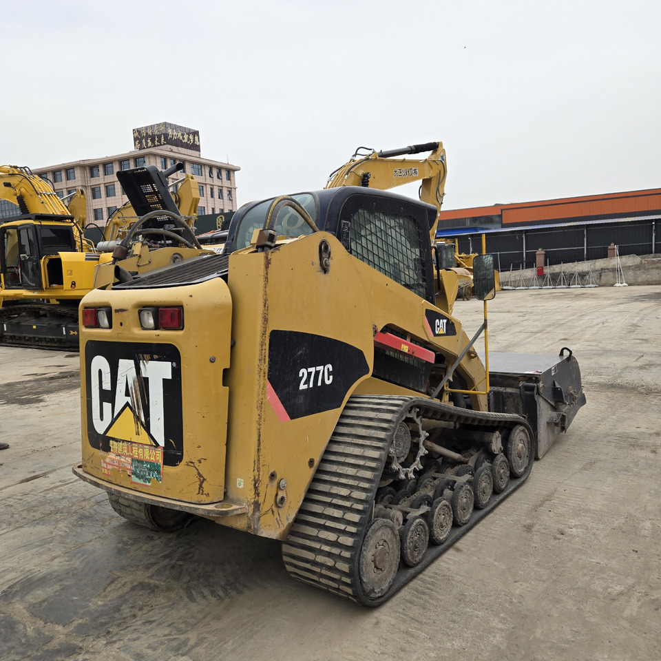 Мини-погрузчик с бортовым поворотом CATERPILLAR 277C: фото 8