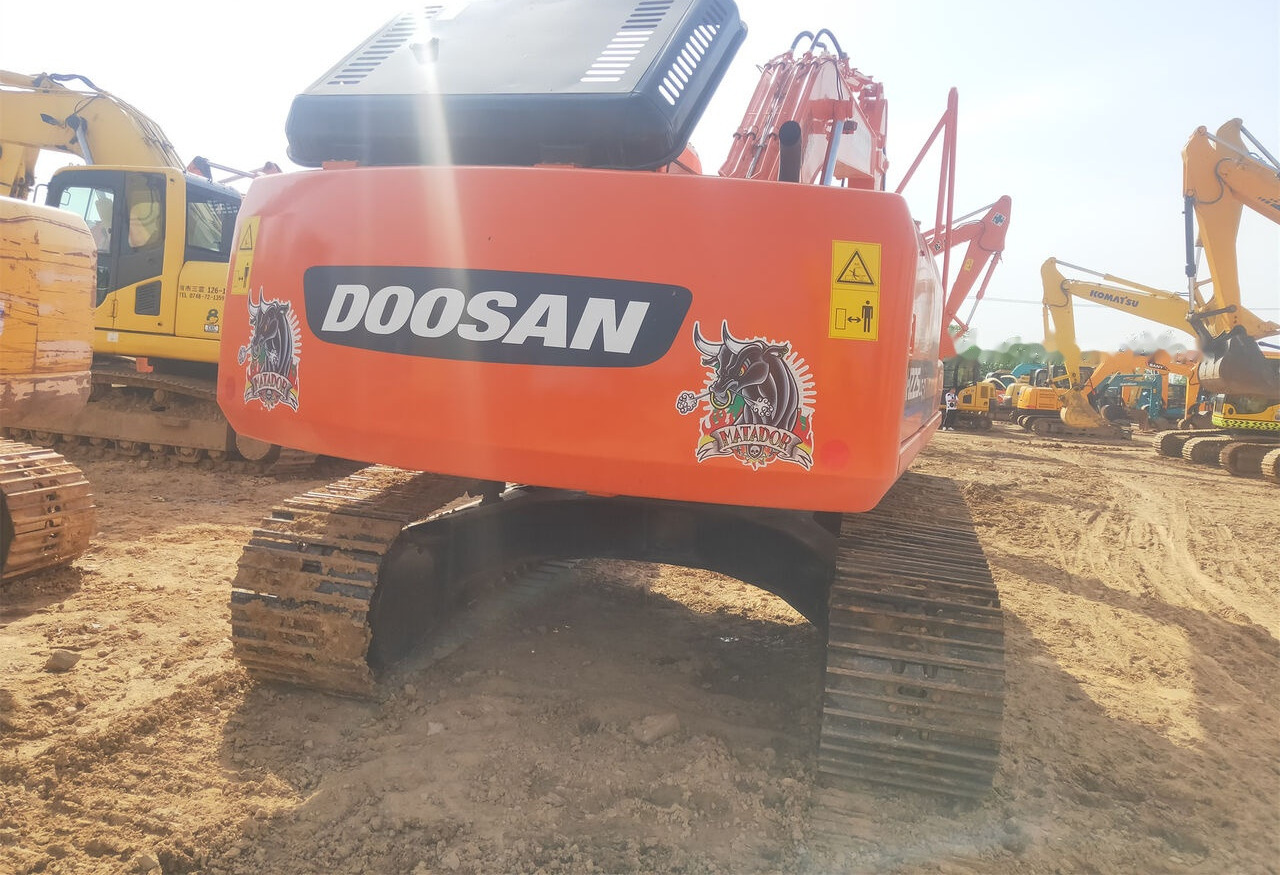 Doosan DH225LC-7 - Гусеничный экскаватор: фото 1 Doosan DH225LC-7 - Гусеничный экскаватор: фото 1