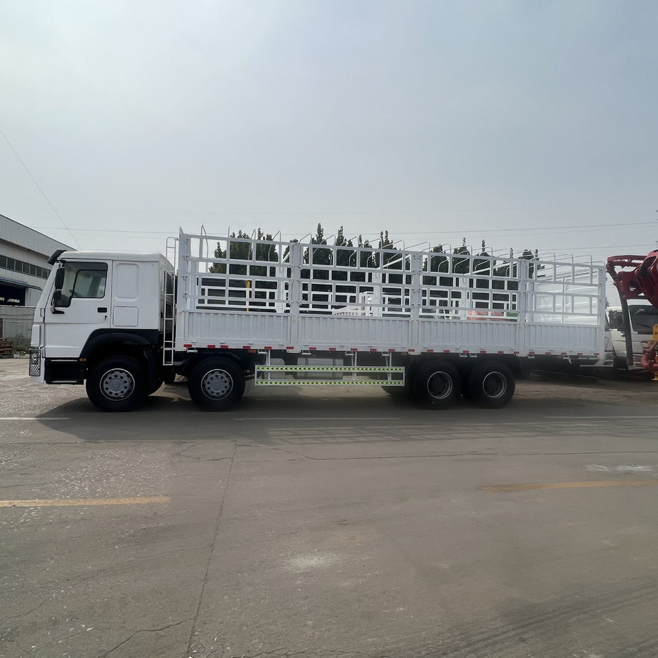 SINOTRUK HOWO 8*4 Fence Truck - Грузовик: фото 3 SINOTRUK HOWO 8*4 Fence Truck - Грузовик: фото 3