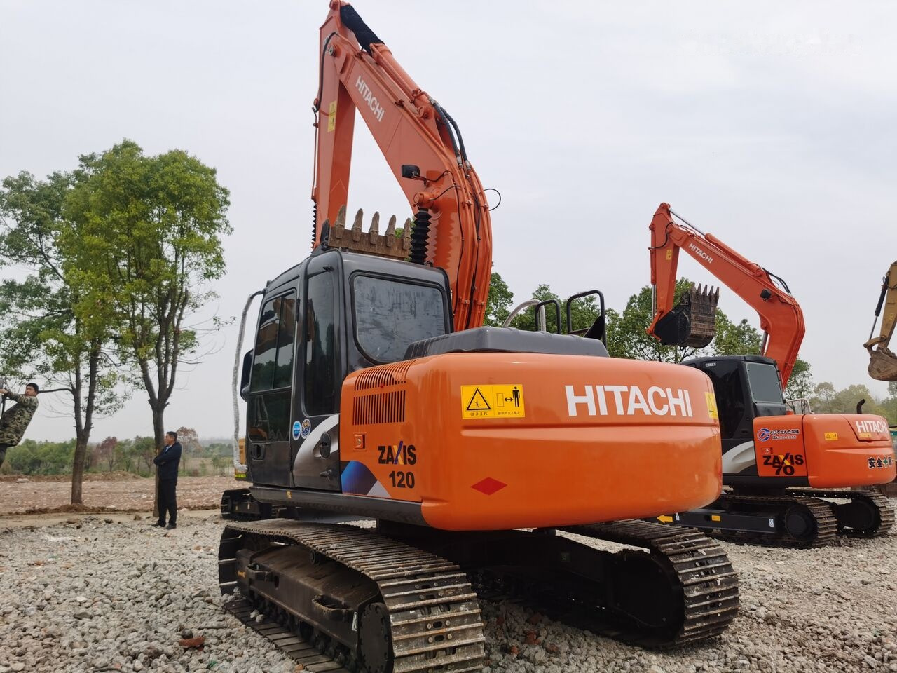 Hitachi ZX120 - Гусеничный экскаватор: фото 1 Hitachi ZX120 - Гусеничный экскаватор: фото 1