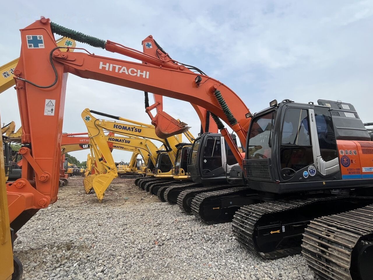 Hitachi ZX200 - Гусеничный экскаватор: фото 5 Hitachi ZX200 - Гусеничный экскаватор: фото 5