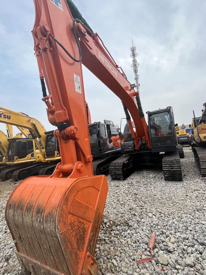 Hitachi ZX200 - Гусеничный экскаватор: фото 2 Hitachi ZX200 - Гусеничный экскаватор: фото 2