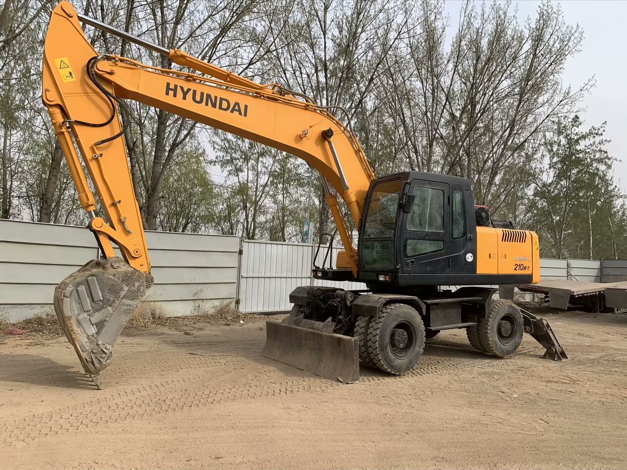 Hyundai R210W-7 - Колёсный экскаватор: фото 4 Hyundai R210W-7 - Колёсный экскаватор: фото 4