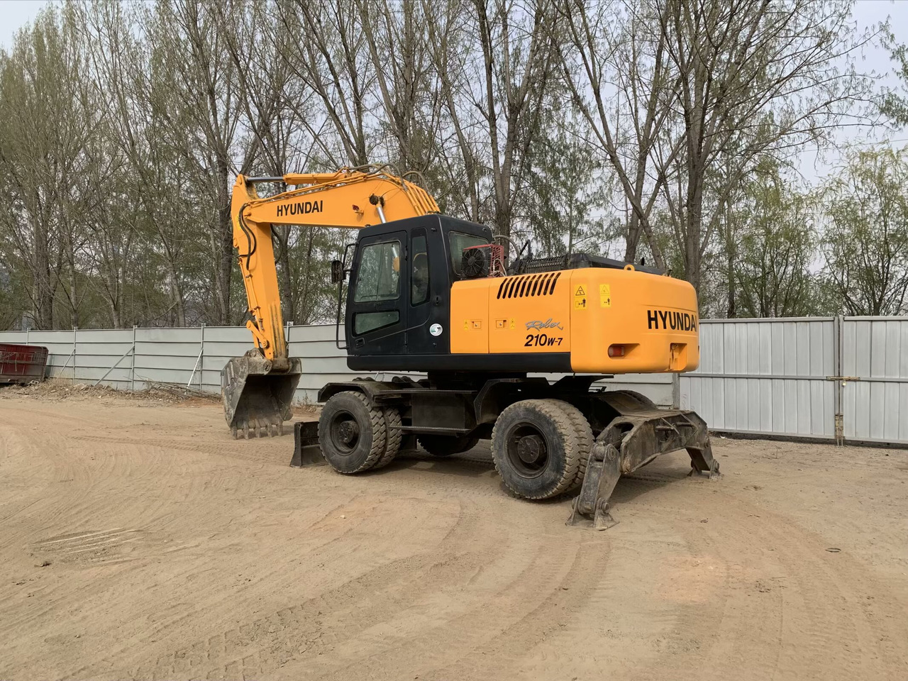 Колёсный экскаватор Hyundai R210W-7: фото 6