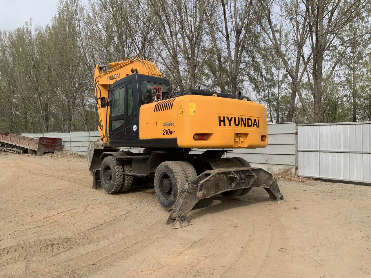 Hyundai R210W-7 - Колёсный экскаватор: фото 3 Hyundai R210W-7 - Колёсный экскаватор: фото 3