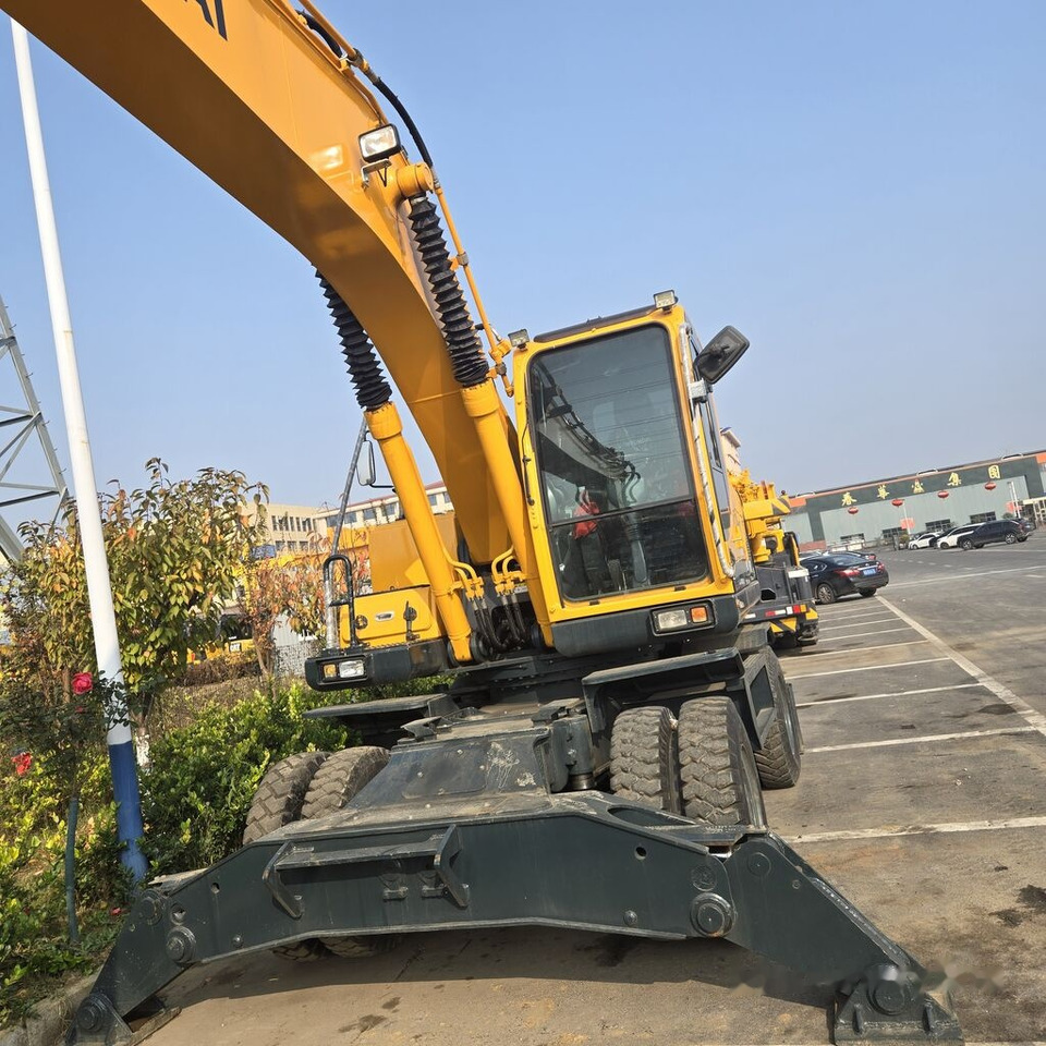 Hyundai R210W-9 - Колёсный экскаватор: фото 4 Hyundai R210W-9 - Колёсный экскаватор: фото 4