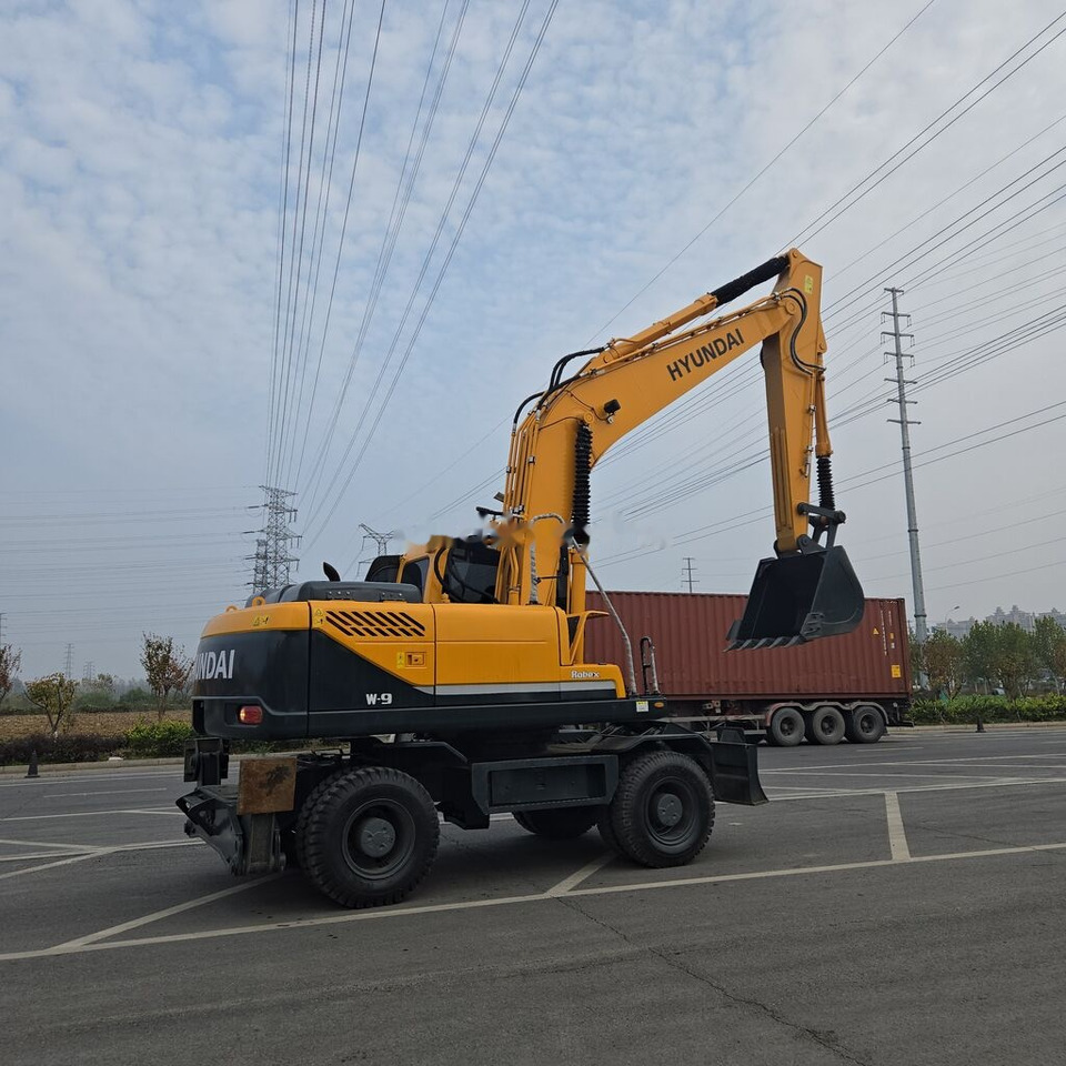 Hyundai R210W-9 - Колёсный экскаватор: фото 2 Hyundai R210W-9 - Колёсный экскаватор: фото 2
