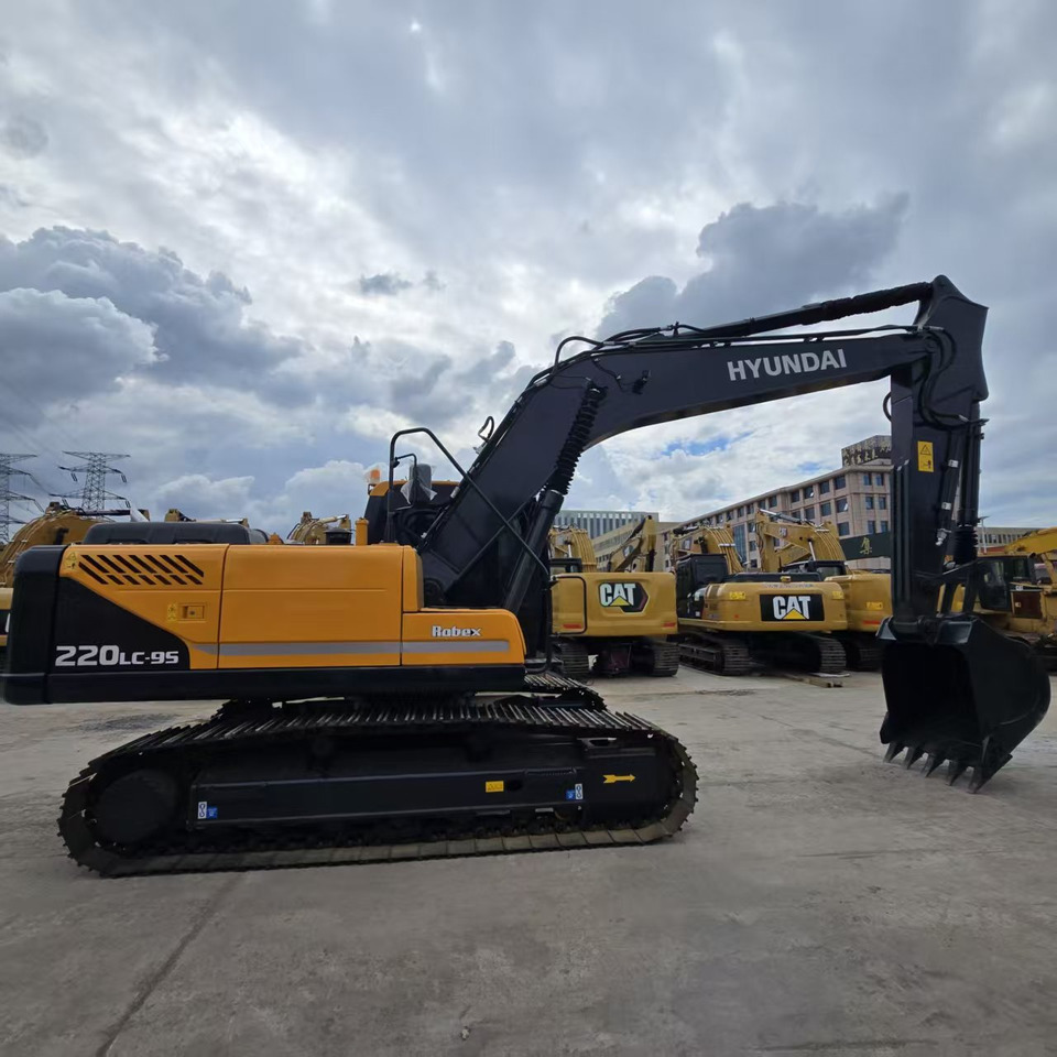 Hyundai R220LC-9S - Гусеничный экскаватор: фото 2 Hyundai R220LC-9S - Гусеничный экскаватор: фото 2