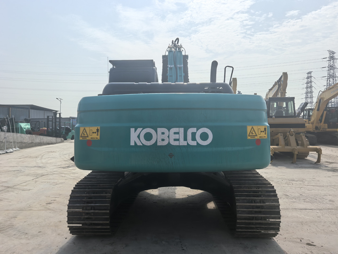 KOBELCO SK200 - Гусеничный экскаватор: фото 2 KOBELCO SK200 - Гусеничный экскаватор: фото 2
