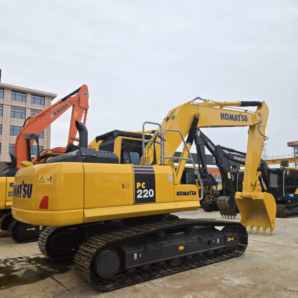 Komatsu PC220-8 - Гусеничный экскаватор: фото 2 Komatsu PC220-8 - Гусеничный экскаватор: фото 2