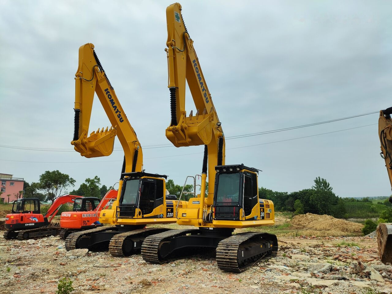 Komatsu PC240 - Гусеничный экскаватор: фото 1 Komatsu PC240 - Гусеничный экскаватор: фото 1
