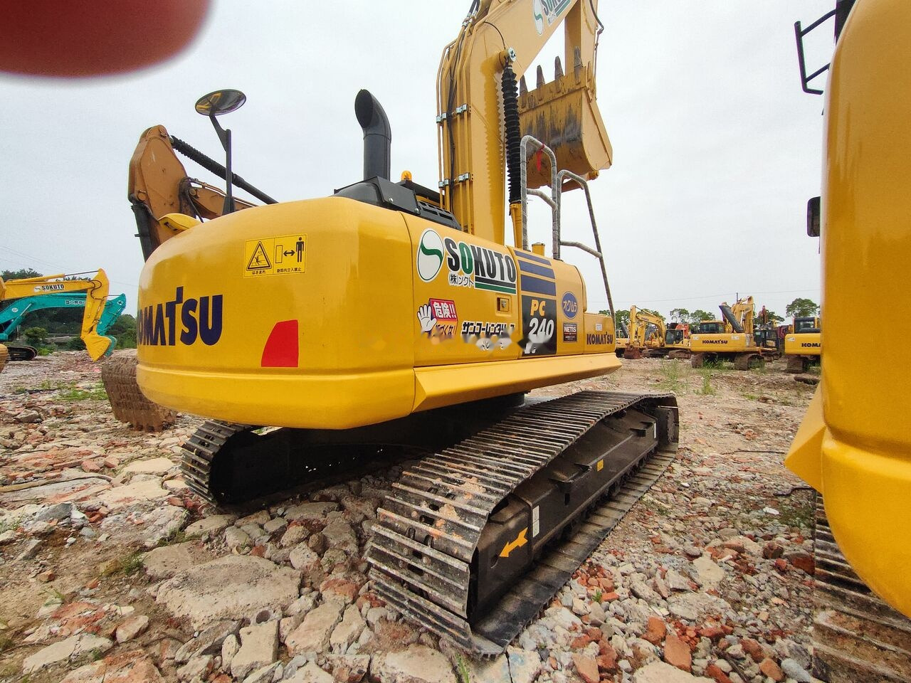 Komatsu PC240 - Гусеничный экскаватор: фото 4 Komatsu PC240 - Гусеничный экскаватор: фото 4