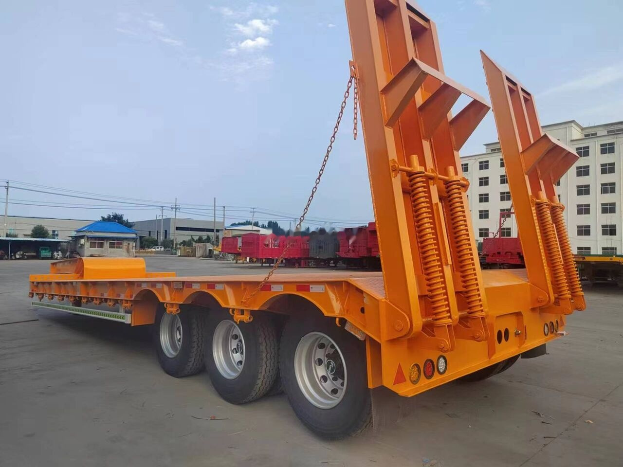 New low bed semi-tralier - Низкорамный полуприцеп: фото 3 New low bed semi-tralier - Низкорамный полуприцеп: фото 3