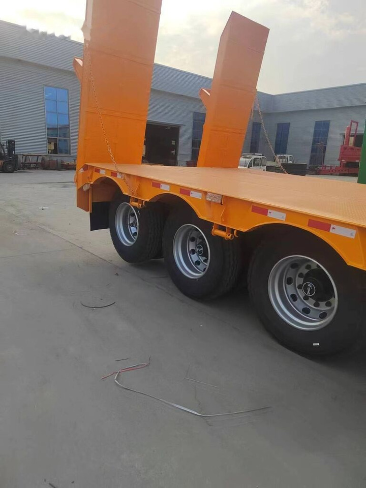 New low bed semi-tralier - Низкорамный полуприцеп: фото 1 New low bed semi-tralier - Низкорамный полуприцеп: фото 1