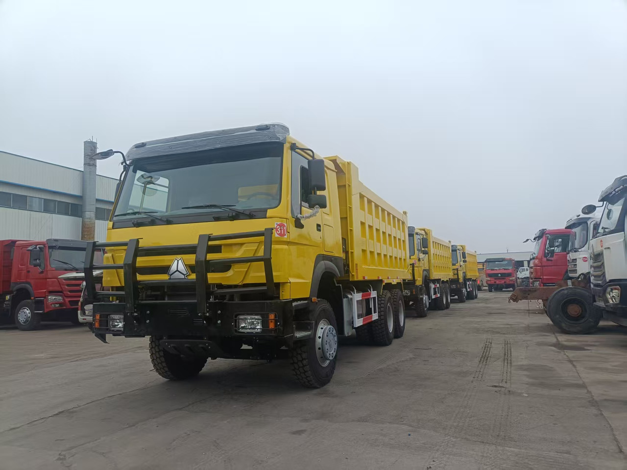 SINOTRUK HOWO 6x4 - Самосвал: фото 4 SINOTRUK HOWO 6x4 - Самосвал: фото 4