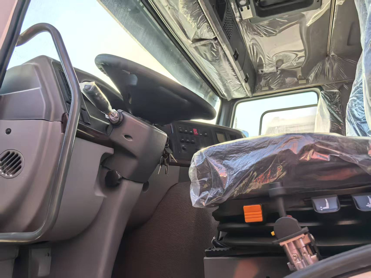 SINOTRUK HOWO 8x4 - Самосвал: фото 5 SINOTRUK HOWO 8x4 - Самосвал: фото 5