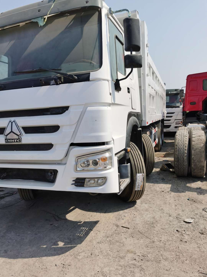 Самосвал SINOTRUK HOWO: фото 7