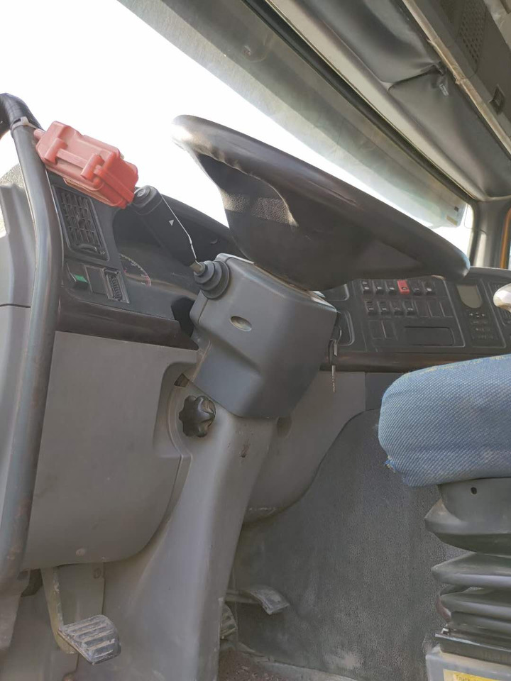 Самосвал SINOTRUK HOWO: фото 9