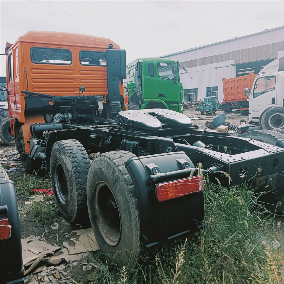 SHACMAN F3000 trailer head - Тягач: фото 2 SHACMAN F3000 trailer head - Тягач: фото 2