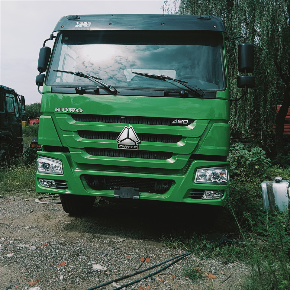SINOTRUK HOWO tralier head - Тягач: фото 3 SINOTRUK HOWO tralier head - Тягач: фото 3