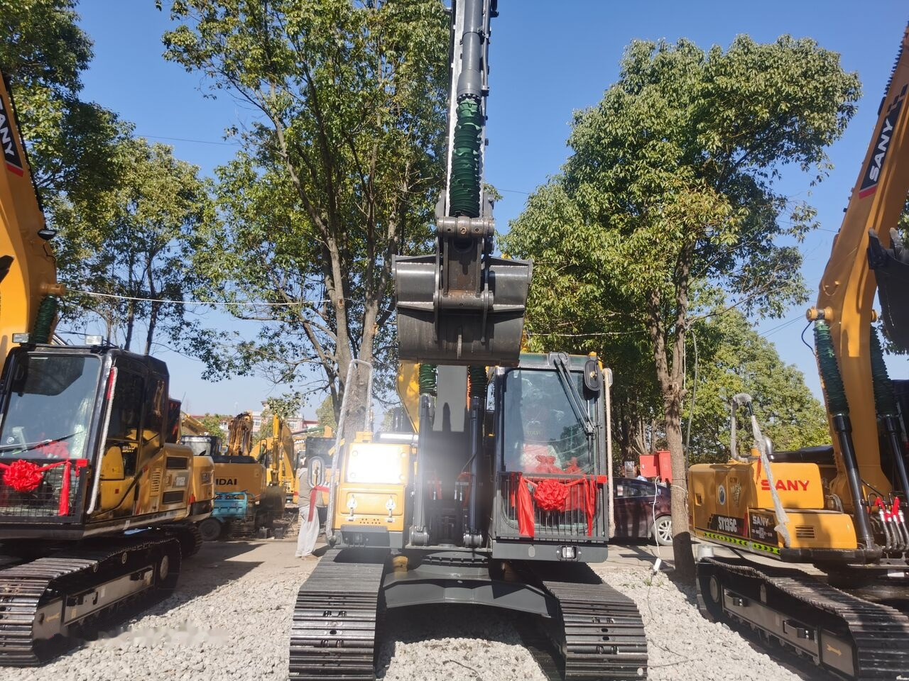 Volvo EC140DL - Гусеничный экскаватор: фото 1 Volvo EC140DL - Гусеничный экскаватор: фото 1