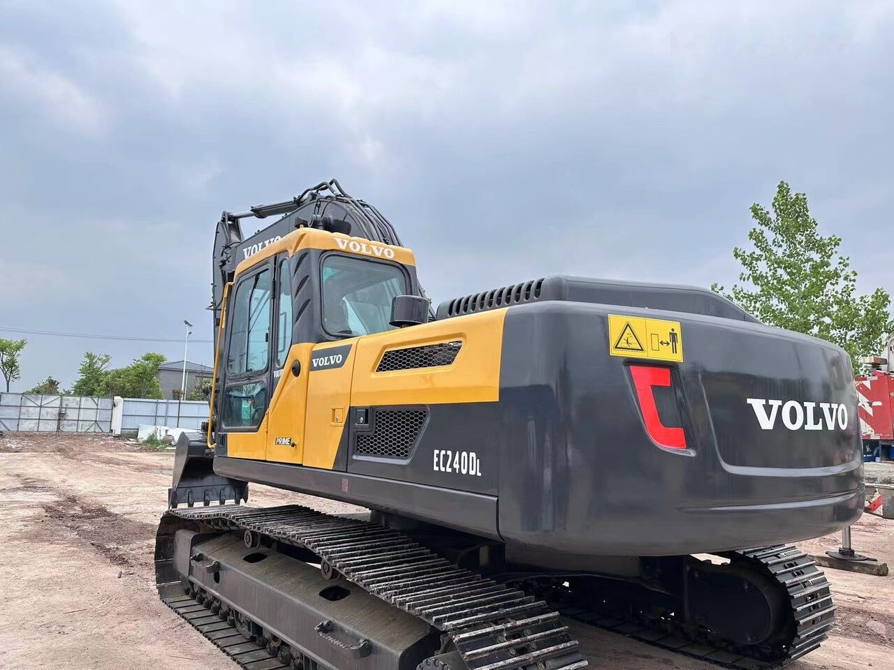 Гусеничный экскаватор Volvo EC240D: фото 8