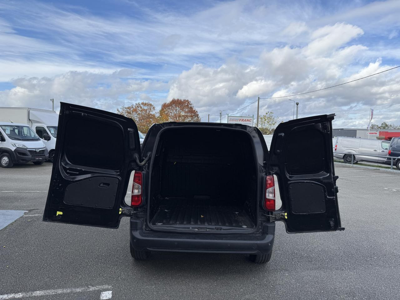 CITROEN Berlingo 1.5 BlueHDi S&S - 130 - BV EAT8 III FOURGON Fourgon M Driver 650 kg PHASE 1 - Цельнометаллический фургон: фото 2 CITROEN Berlingo 1.5 BlueHDi S&S - 130 - BV EAT8 III FOURGON Fourgon M Driver 650 kg PHASE 1 - Цельнометаллический фургон: фото 2