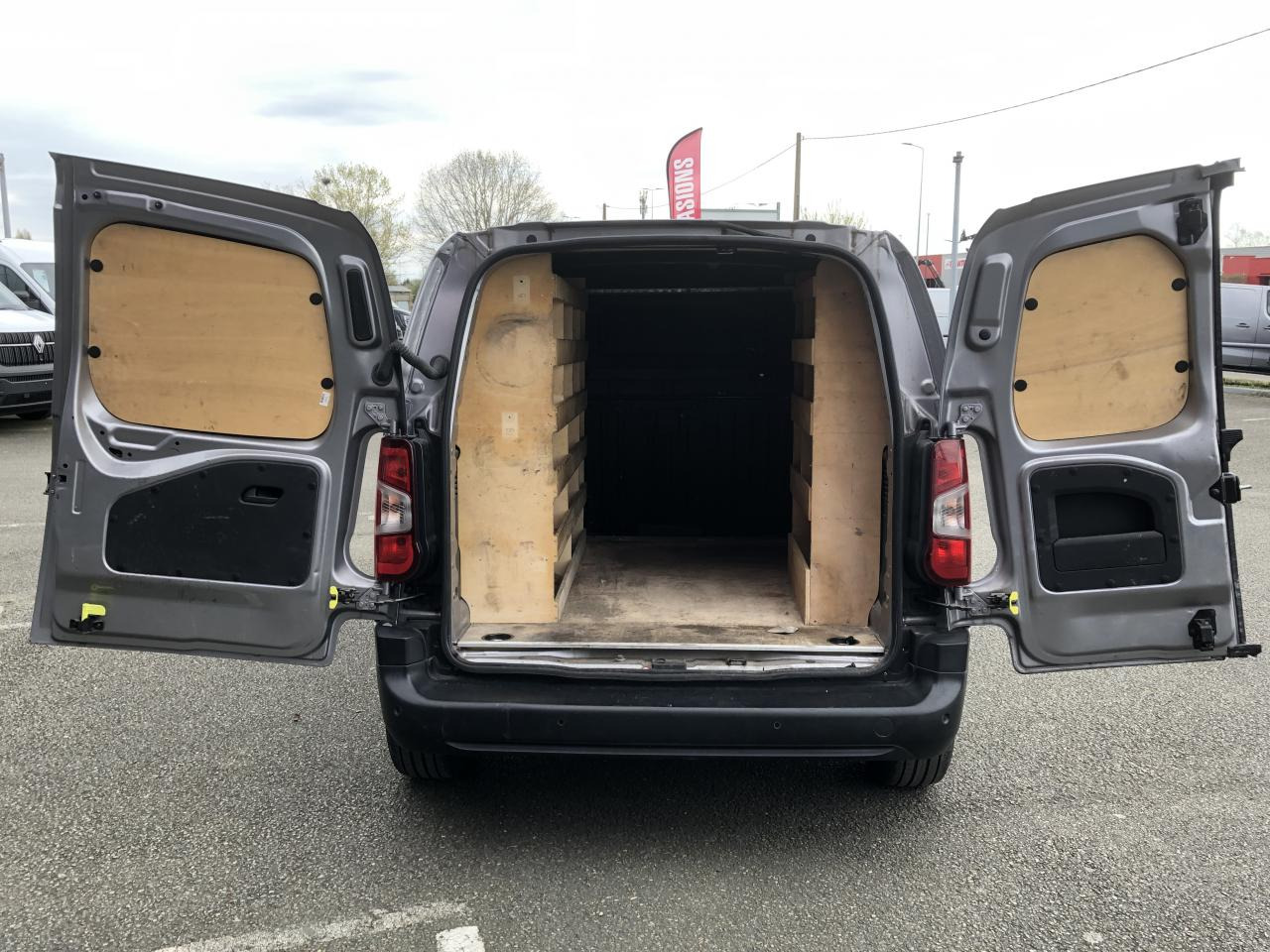 CITROEN berlingo M 1000KG BLUEHDI 130 S&S CLUB EAT8 - Цельнометаллический фургон: фото 3 CITROEN berlingo M 1000KG BLUEHDI 130 S&S CLUB EAT8 - Цельнометаллический фургон: фото 3