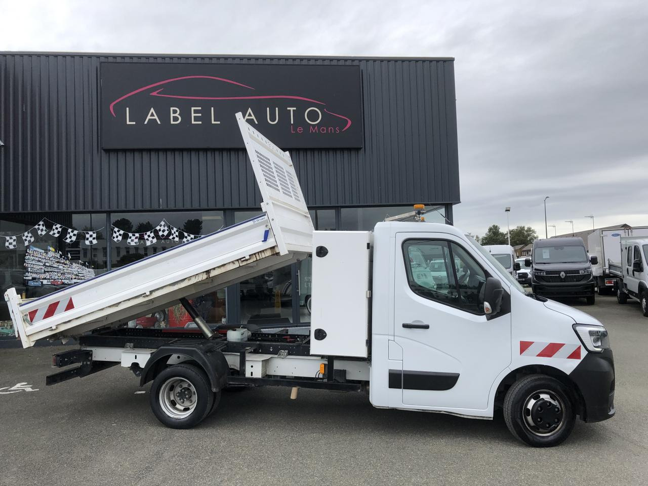 RENAULT MASTER 3T5 BENNE COFFRE RJ 2.3 DCI 130CH PROPULSION - Другая техника: фото 1 RENAULT MASTER 3T5 BENNE COFFRE RJ 2.3 DCI 130CH PROPULSION - Другая техника: фото 1