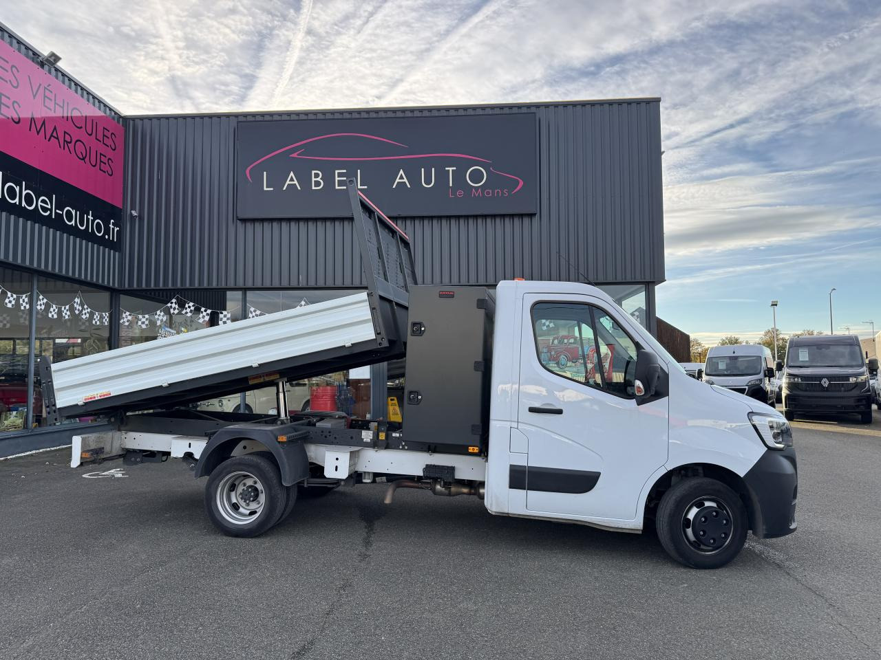 RENAULT MASTER 3T5 BENNE COFFRE RJ 2.3 DCI 145CH PROPULSION - Другая техника: фото 1 RENAULT MASTER 3T5 BENNE COFFRE RJ 2.3 DCI 145CH PROPULSION - Другая техника: фото 1