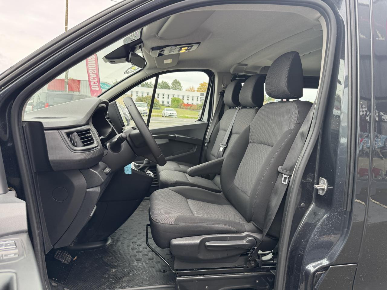 RENAULT Trafic L2 2.0 Energy dCi - 150 - S&S III COMBI Combi Zen L2H1 PHASE 3 - Другая техника: фото 4 RENAULT Trafic L2 2.0 Energy dCi - 150 - S&S III COMBI Combi Zen L2H1 PHASE 3 - Другая техника: фото 4