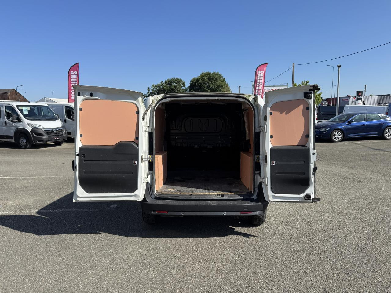 Fiat Doblo Cargo 1.3 MULTIJET 95CH PACK TRIO NAV E6D - Легковой фургон: фото 2 Fiat Doblo Cargo 1.3 MULTIJET 95CH PACK TRIO NAV E6D - Легковой фургон: фото 2
