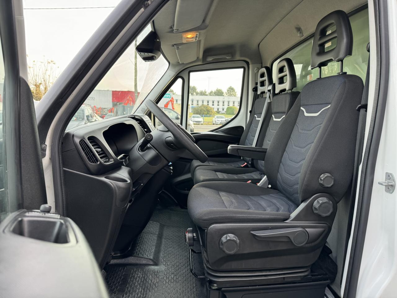 IVECO Daily 35 C 16H3.0 - BV Hi-Matic (Quad-Tor)  CHASSIS CABINE 2014 35C/35S Chassis cabine 35 C Epmt.4.1 - Фургон с закрытым кузовом: фото 5 IVECO Daily 35 C 16H3.0 - BV Hi-Matic (Quad-Tor)  CHASSIS CABINE 2014 35C/35S Chassis cabine 35 C Epmt.4.1 - Фургон с закрытым кузовом: фото 5