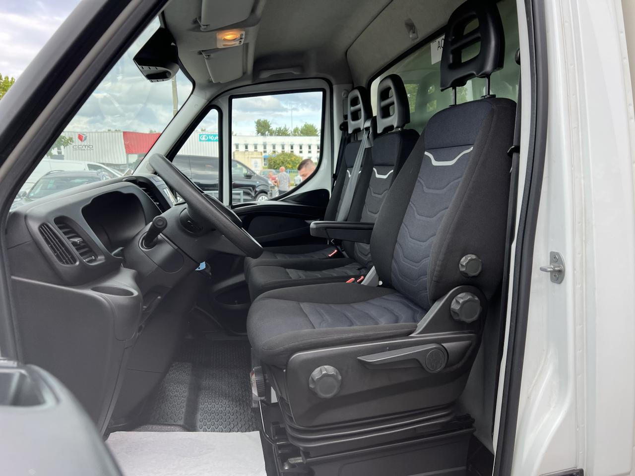 IVECO Daily 35C16 CAISSE HAYON 20M3 RJ 3.0L 160CH - Фургон с закрытым кузовом: фото 5 IVECO Daily 35C16 CAISSE HAYON 20M3 RJ 3.0L 160CH - Фургон с закрытым кузовом: фото 5