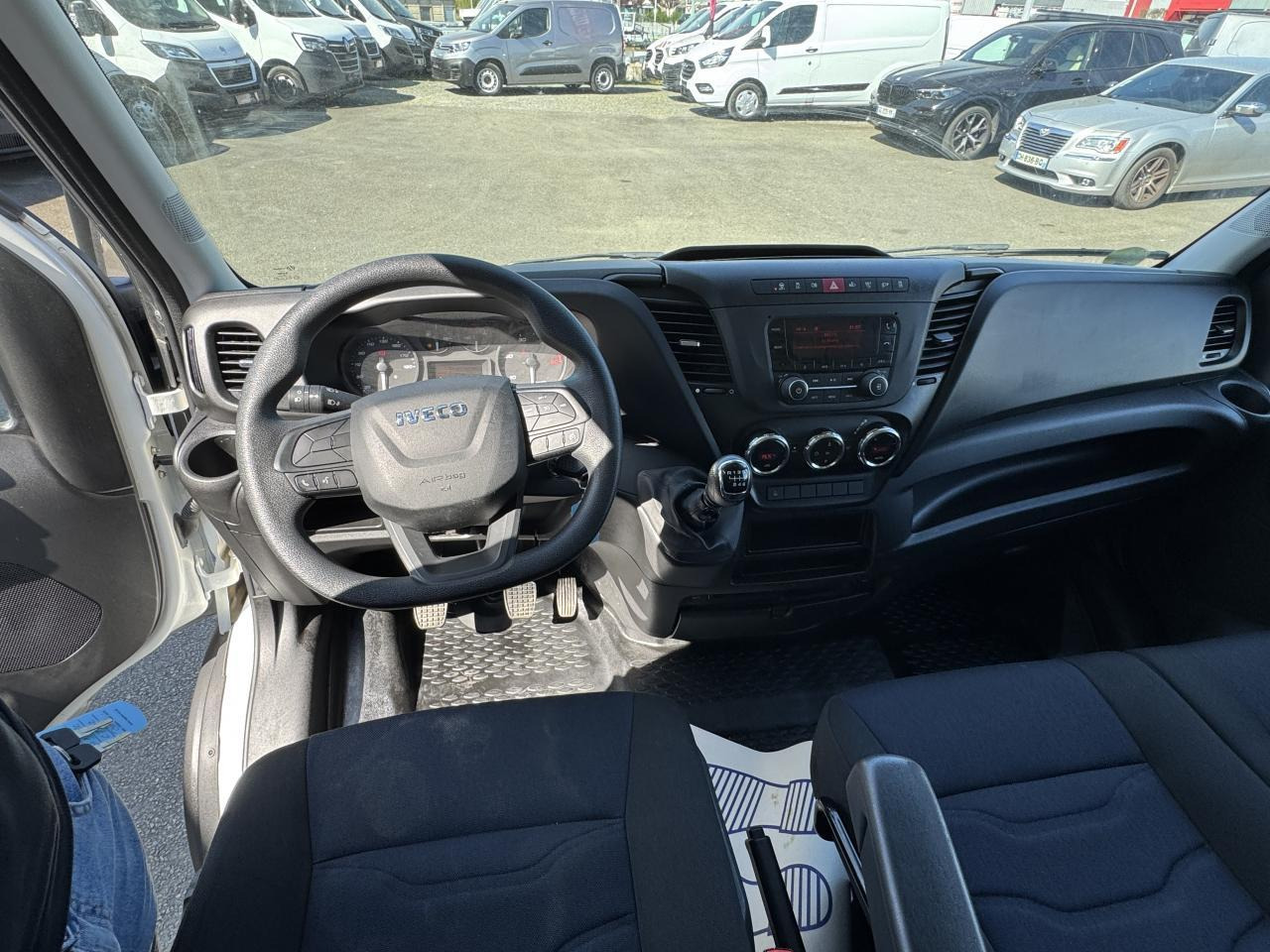 Iveco Daily 35 C 16 CAISSE HAYON 20M3 - Фургон с закрытым кузовом: фото 4 Iveco Daily 35 C 16 CAISSE HAYON 20M3 - Фургон с закрытым кузовом: фото 4