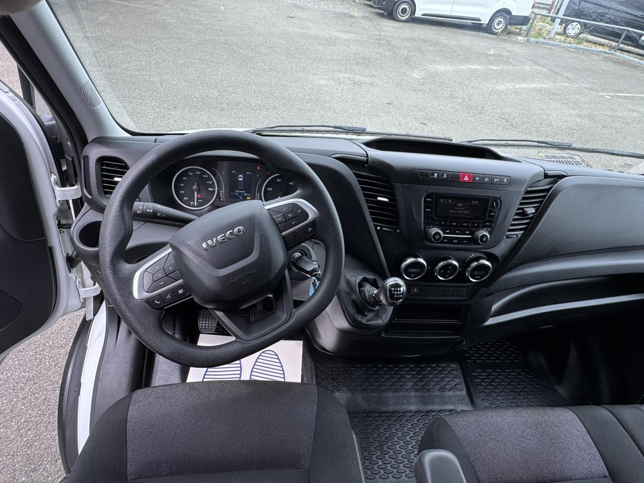 Iveco Daily 35 C 16 CAISSE HAYON 20M3 - Фургон с закрытым кузовом: фото 4 Iveco Daily 35 C 16 CAISSE HAYON 20M3 - Фургон с закрытым кузовом: фото 4