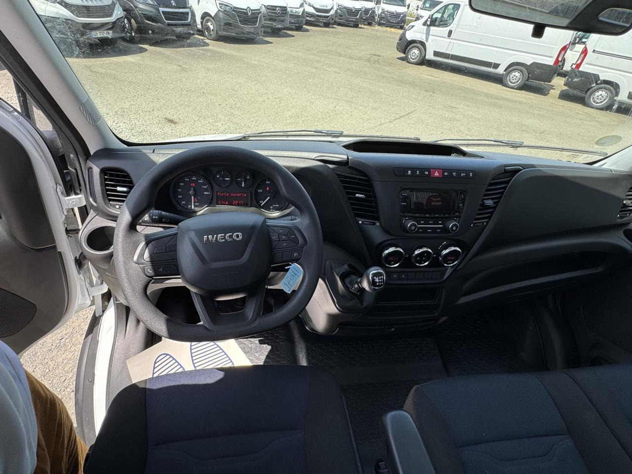 Iveco Daily IVECO PORTE VOITURE DEPANNEUSE 35 S 16 3L0 160 CH EMPATTEMENT 4100 PLATEAU FIX'ALU EQUIP'M - Автовоз: фото 4 Iveco Daily IVECO PORTE VOITURE DEPANNEUSE 35 S 16 3L0 160 CH EMPATTEMENT 4100 PLATEAU FIX'ALU EQUIP'M - Автовоз: фото 4