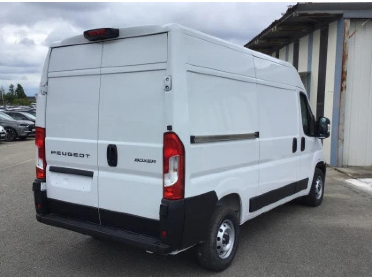 PEUGEOT Boxer 3.3t L2H2 2.2 HDi S&S - 140 III FOURGON TOLE Fourgon Tolé 333 L2H2 PHASE 3 - Цельнометаллический фургон: фото 4 PEUGEOT Boxer 3.3t L2H2 2.2 HDi S&S - 140 III FOURGON TOLE Fourgon Tolé 333 L2H2 PHASE 3 - Цельнометаллический фургон: фото 4