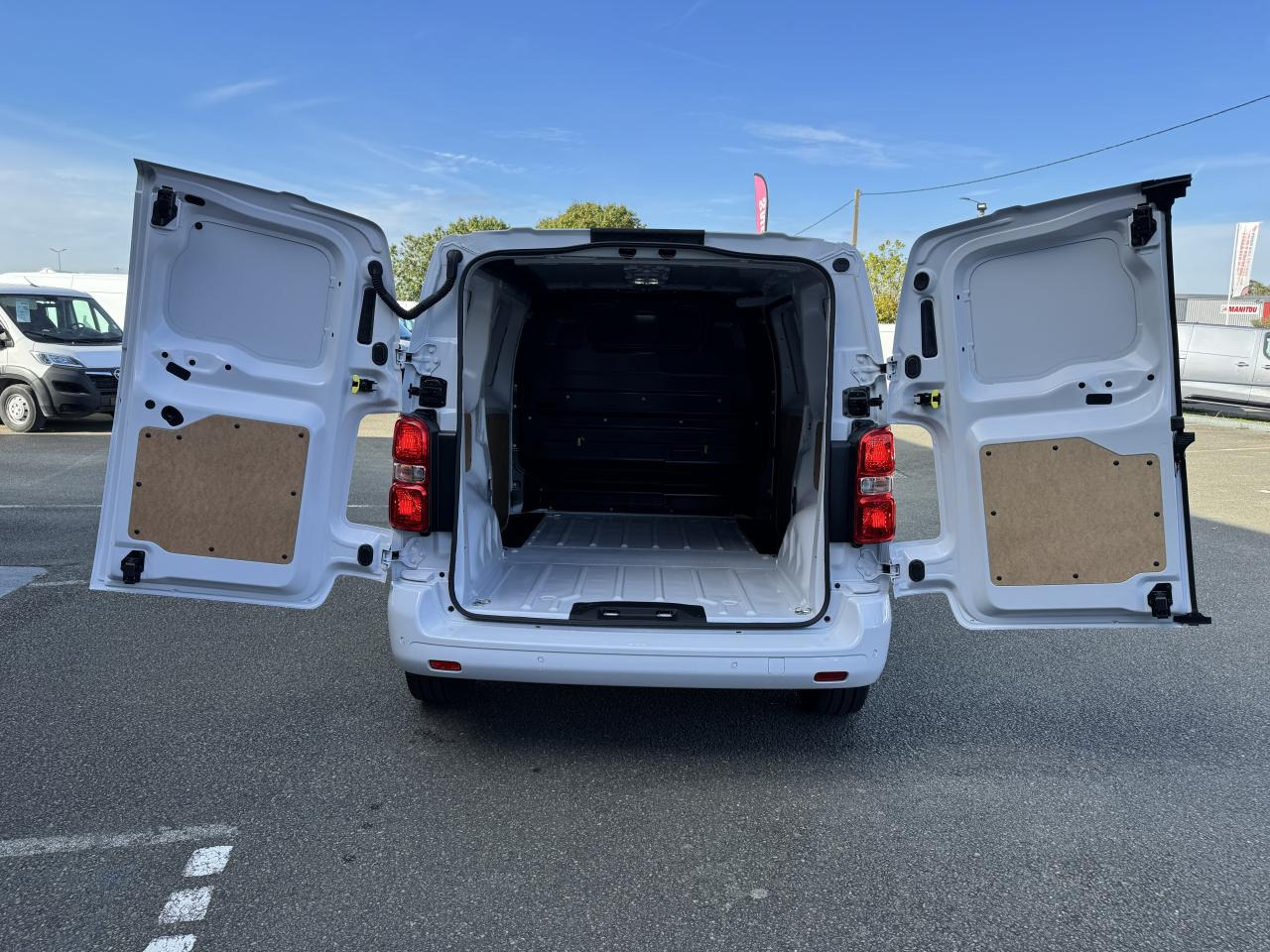 PEUGEOT Expert M 2.0 BlueHDi - 145 S&S - BV EAT8 III FOURGON Fourgon PHASE 2 - Цельнометаллический фургон: фото 3 PEUGEOT Expert M 2.0 BlueHDi - 145 S&S - BV EAT8 III FOURGON Fourgon PHASE 2 - Цельнометаллический фургон: фото 3